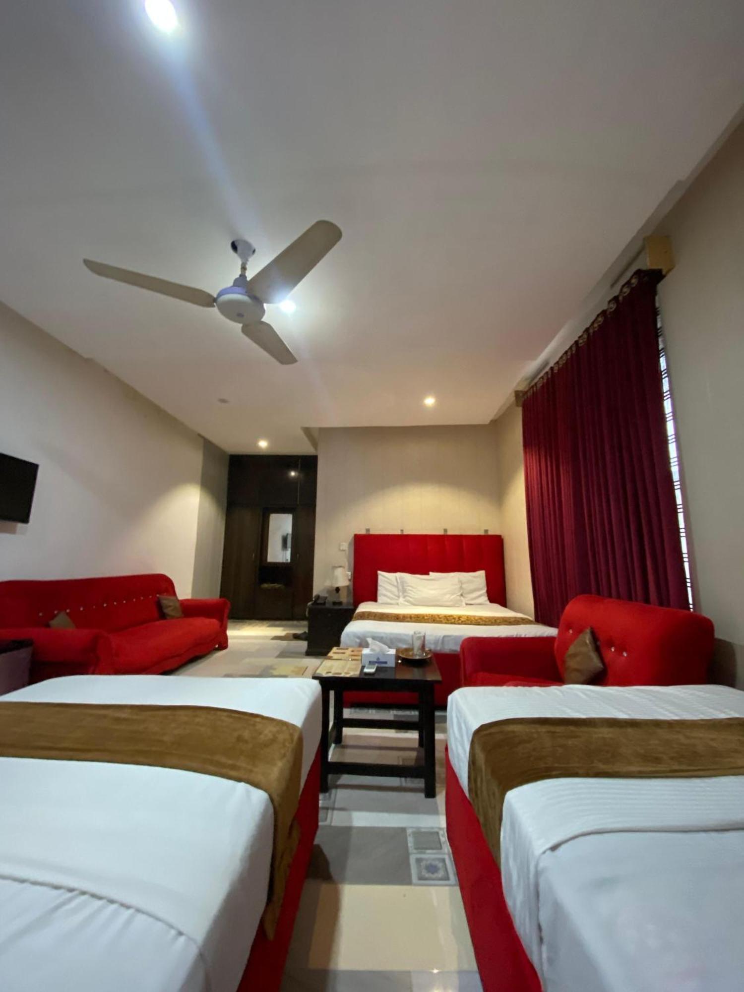 Hotel Tulip Inn, Gulberg Lahore Extérieur photo
